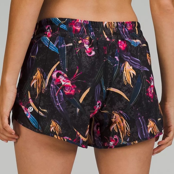 lululemon athletica Pants - 💕 LULULEMON hotty Hot Low-Rise Lined Short 4" in Veiled Floral Black Multi Black